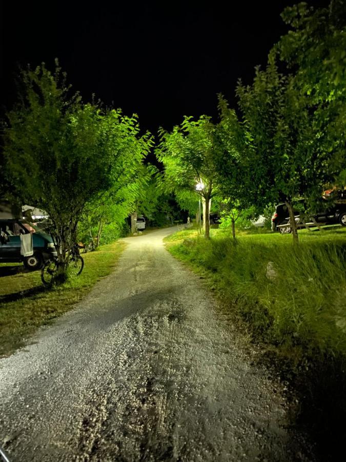 Camping Calme Et Nature カステラーヌ エクステリア 写真